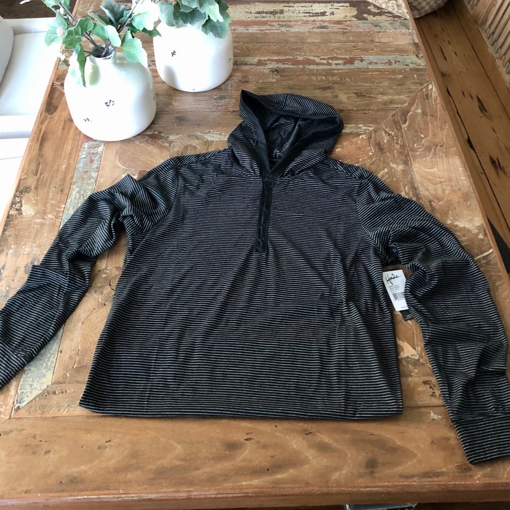 Howe Long Sleeve Hooded Tee